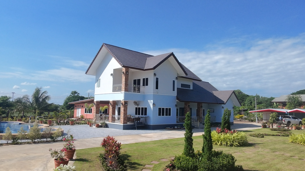 larger 4 bedroom 4 bathroom home in khon kaen.