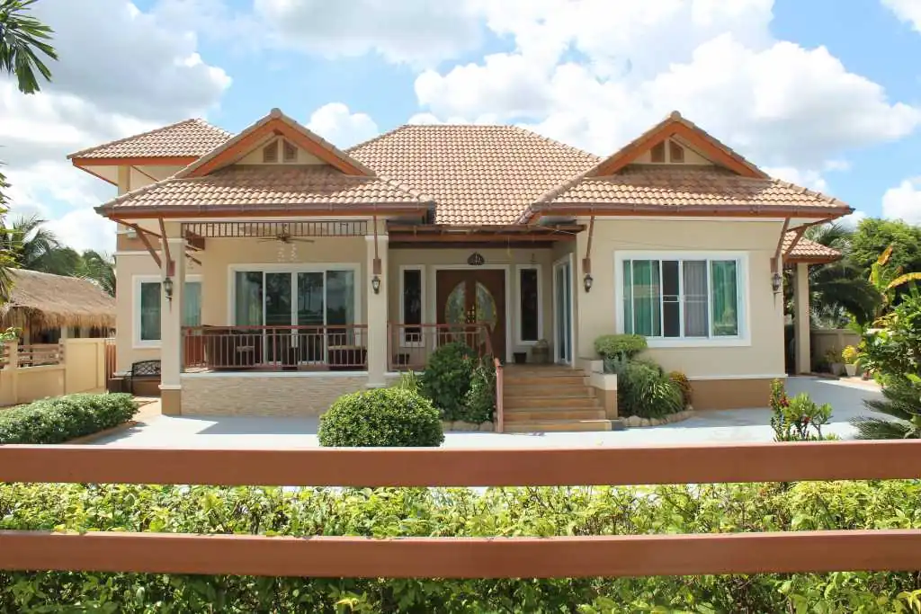 3 Bedroom, 3 Bathroom Bungalow with Rooftop Sala